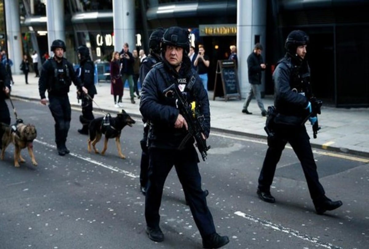1 killed after Car explodes in front of Women's Hospital in Liverpool City england