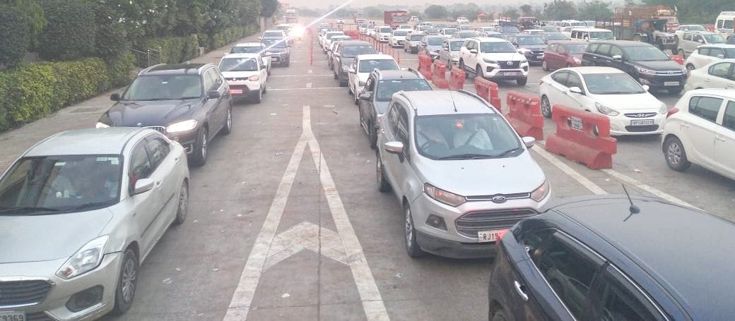 Jammed again at Jewar Toll of Yamuna Expressway