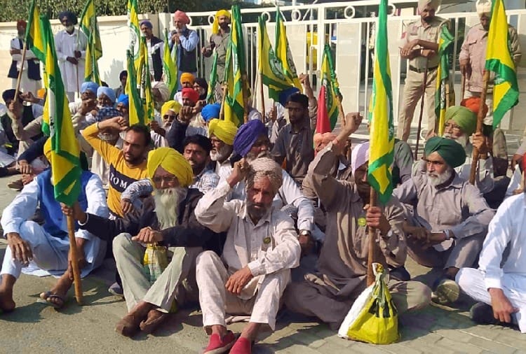 Farmers protests against BJP program in Bathinda of Punjab