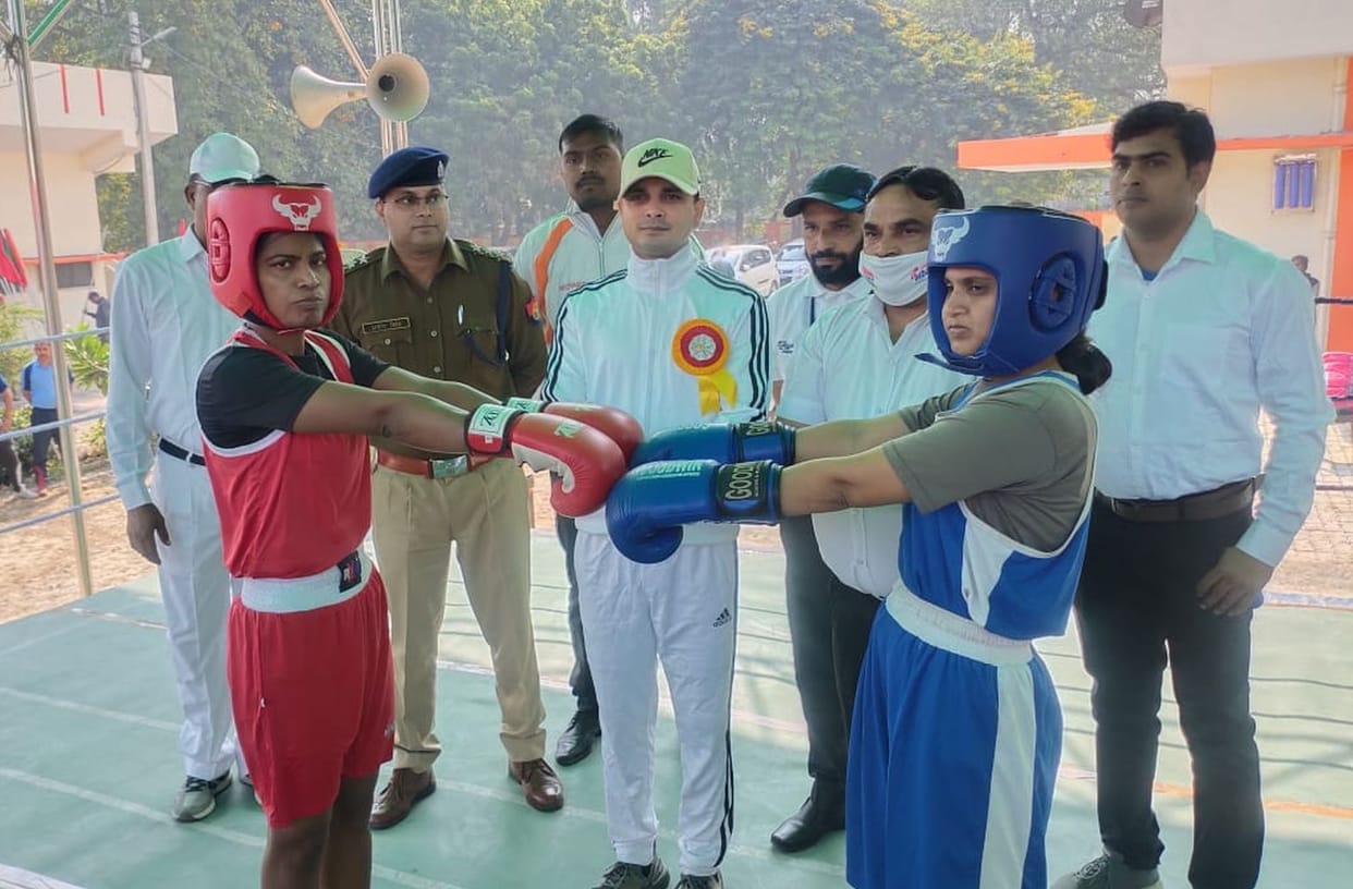 The punch of the police of Kanpur Nagar showed power