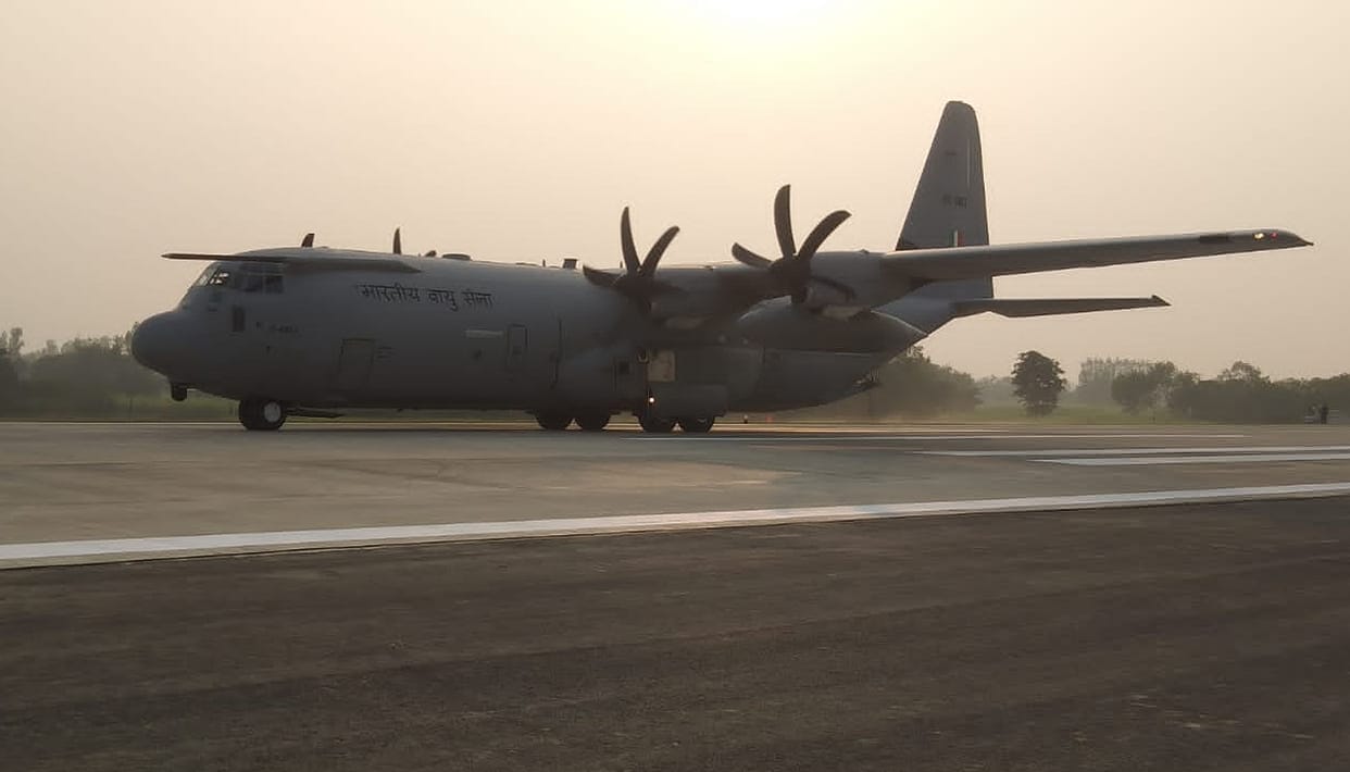 Purvanchal Expressway: Air Force war planes landed on the airstrip before PM Modi's visit