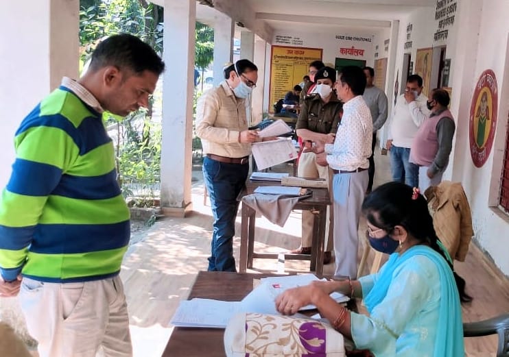 People submitted forms to become voters, chance till 30