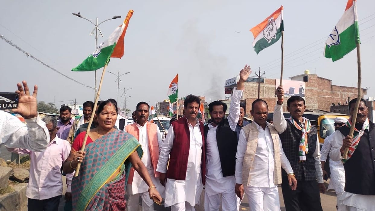 Congressmen took out padyatra regarding inflation
