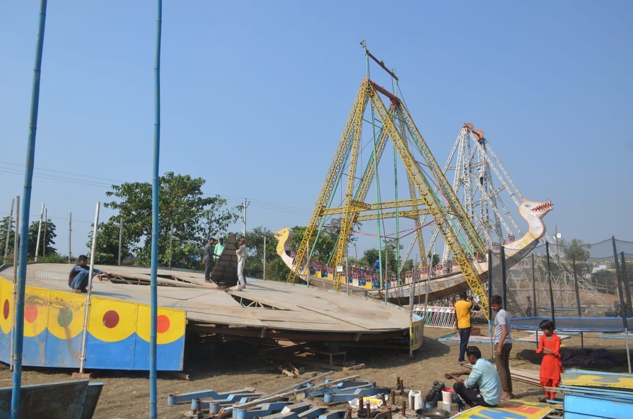 Devotees camp in Shuktirth, the day spent in worship