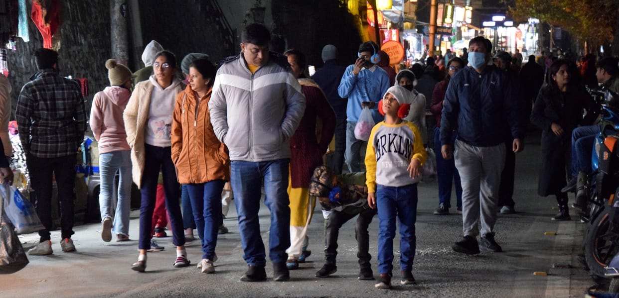 Nainital and Ramnagar Gulzar with tourists