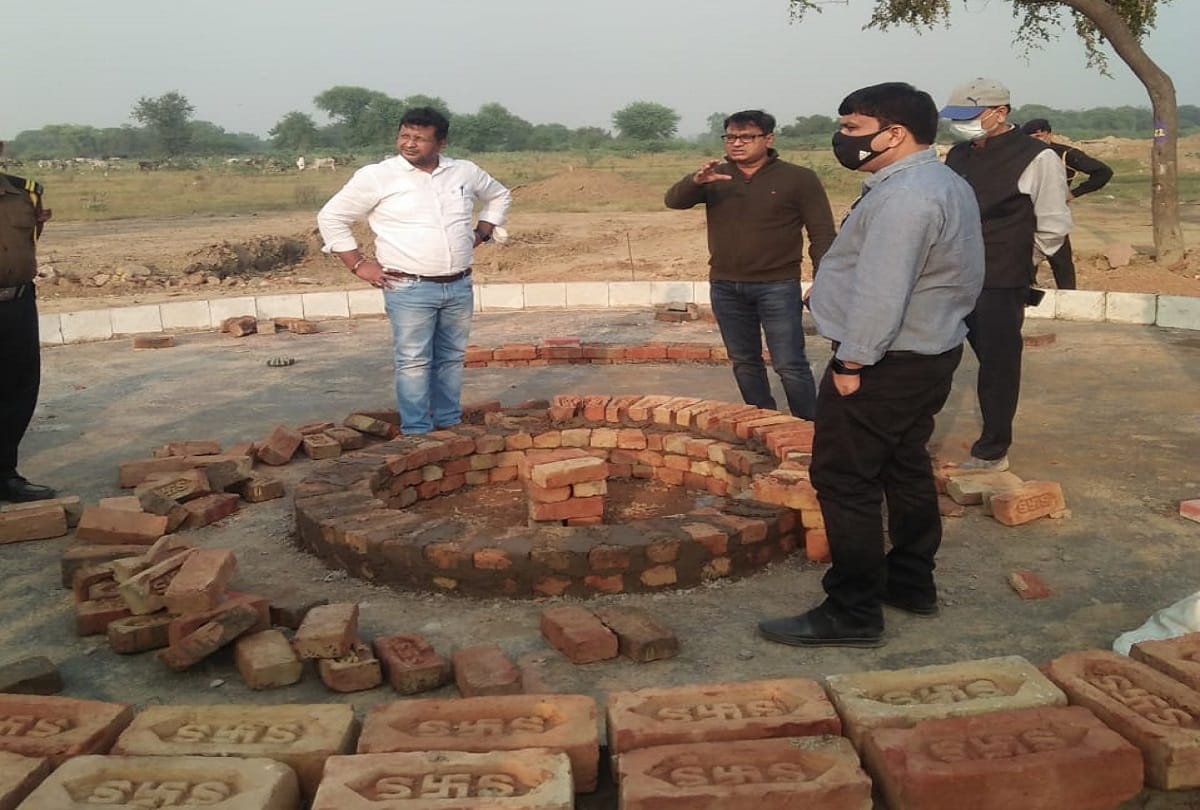 angry farmers stopped the work of noida airport foundation stone laying site due to non-fulfillment of demands