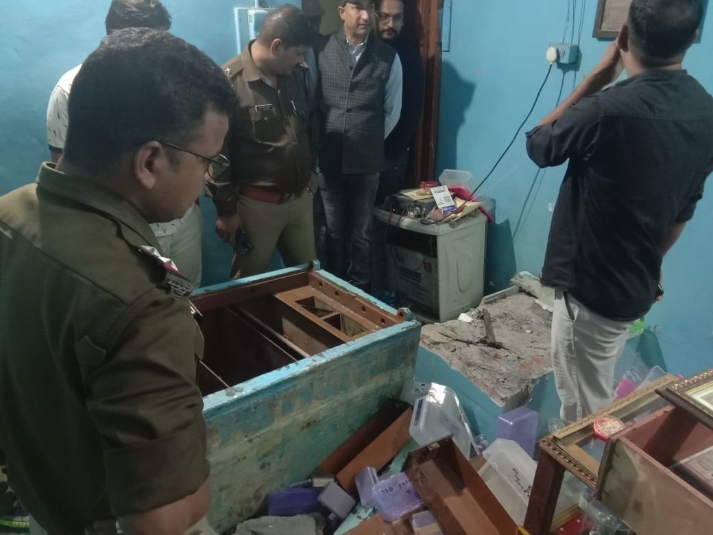 Theft In the Shop  of banbasa Jwellor