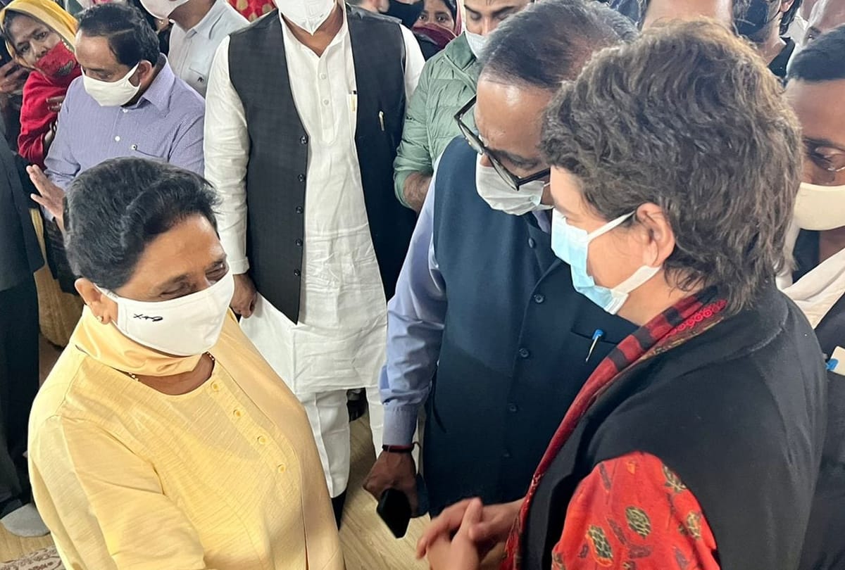 Priyanka Gandhi meets to mayawati in Delhi.