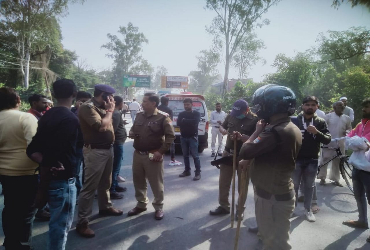roorkee news: Mining mafia beaten villagers angry villagers blocked the highway, see photos