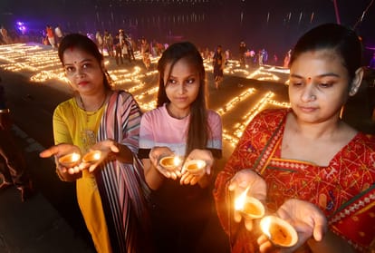 Devotthan Ekadashi: From Baluaghat to Sangam, the aura of the dazzling lamps
