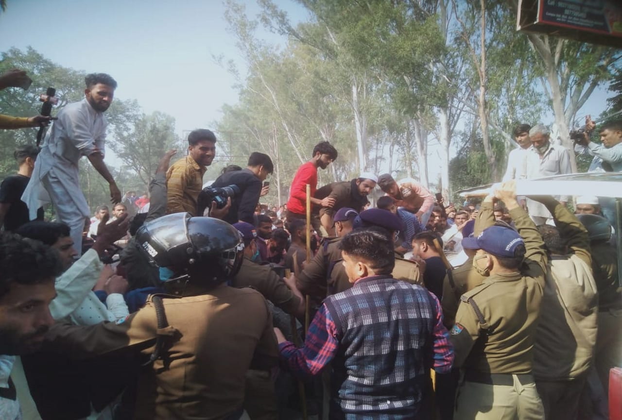 roorkee news: Mining mafia beaten villagers angry villagers blocked the highway, see photos