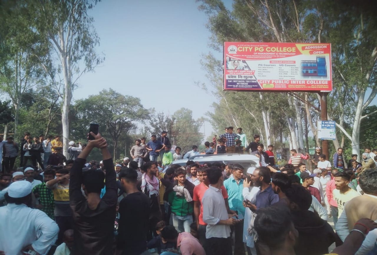 roorkee news: Mining mafia beaten villagers angry villagers blocked the highway, see photos
