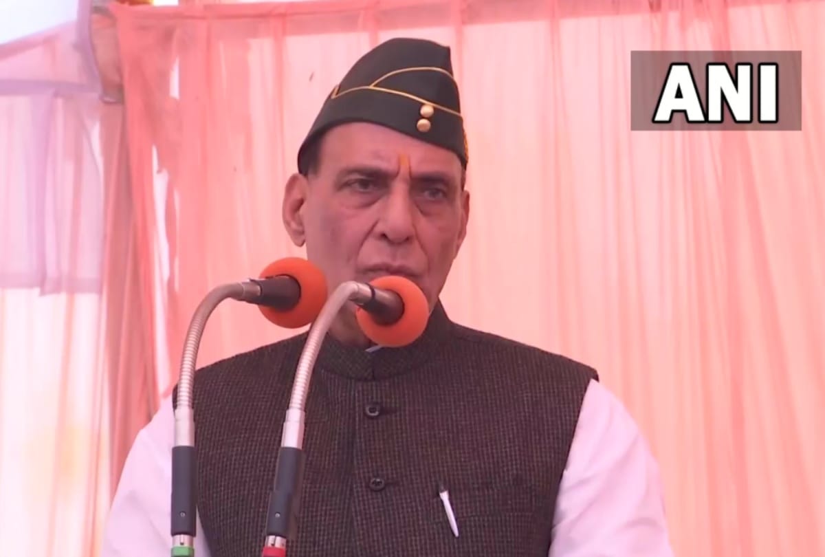 Defence Minister Rajnath singh at Akhil Bhartiya Poorva Sainik Seva Parishad's silver jubilee celebrations in Lucknow.