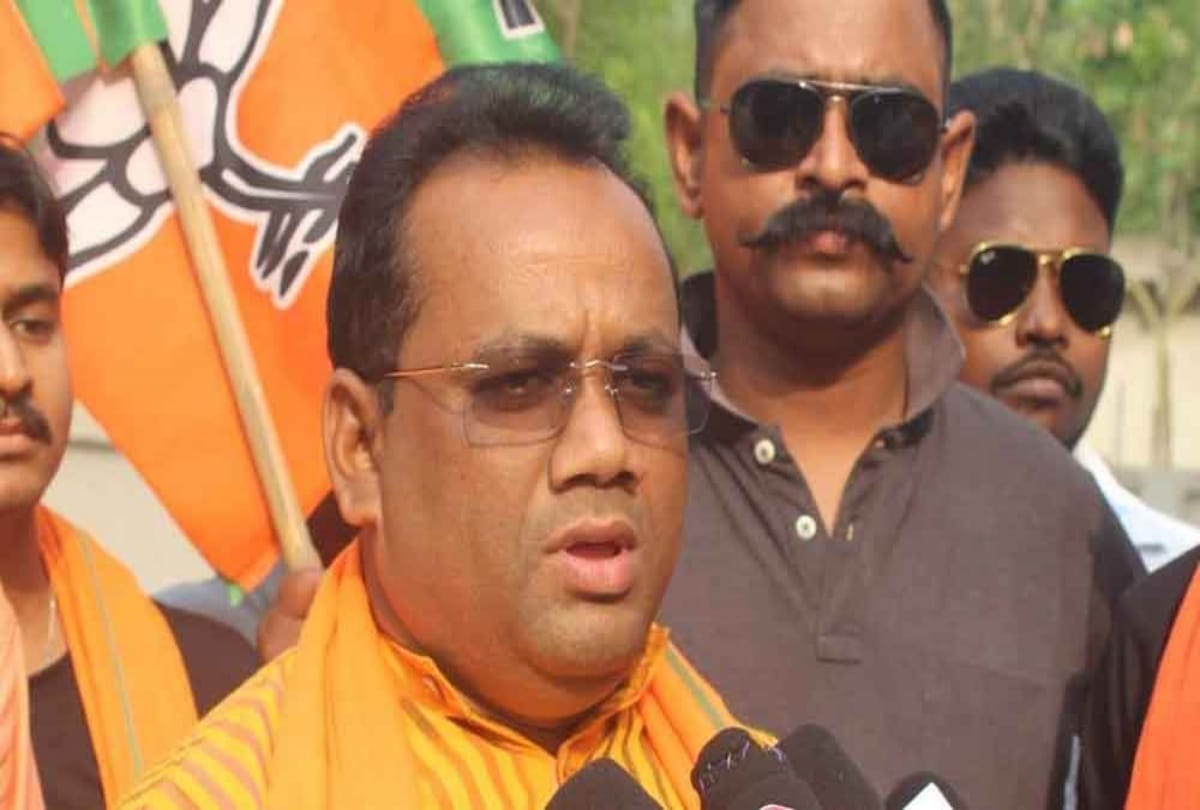 Bengal BJP MLA Swapan Majumder asks party workers Break hands legs of TMC leaders who terrorise you