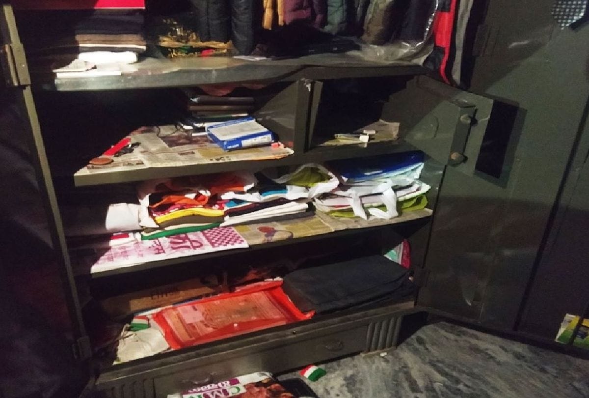 thieves targeted three houses in the same locality in firozabad