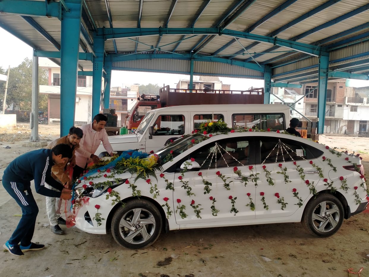 Cars of 250 grooms adorned the city on Devuthani Ekadashi, decorations became expensive
