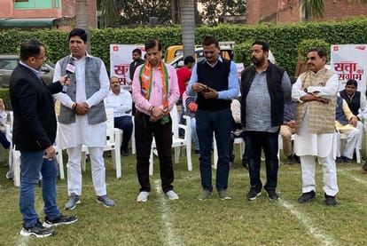 विधानसभा चुनाव को लेकर चर्चा करते हुए बरेली के प्रमुख राजनीतिक दलों के नेता।