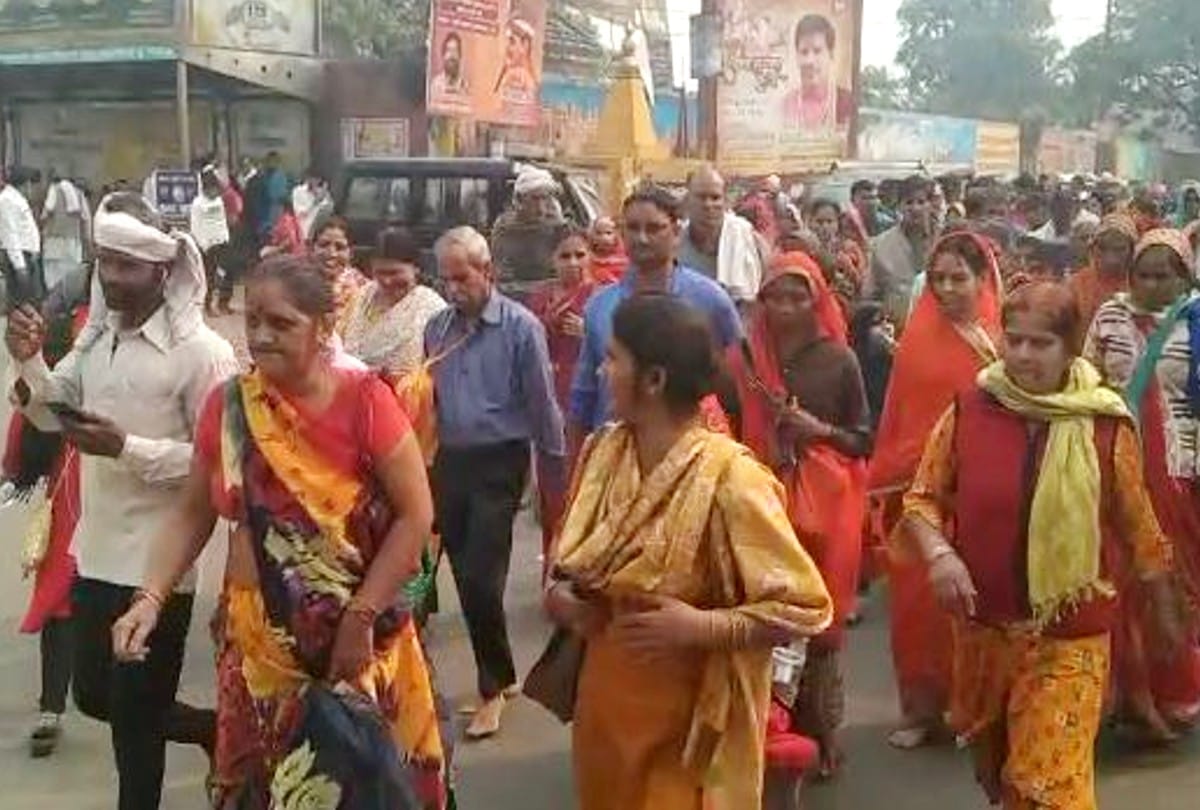 devotees gathered for vrindavan parikrama on dev uthani ekadashi