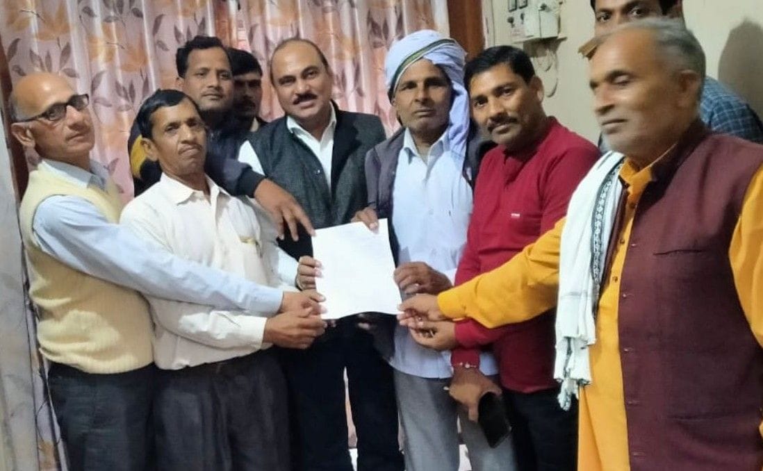 Hathras: The story of the dilapidated condition of the Sasni-Iglas road told to the former MP