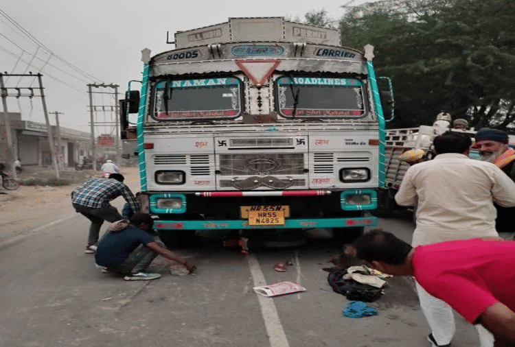Truck and bike collide in Fatehabad mother son dies
