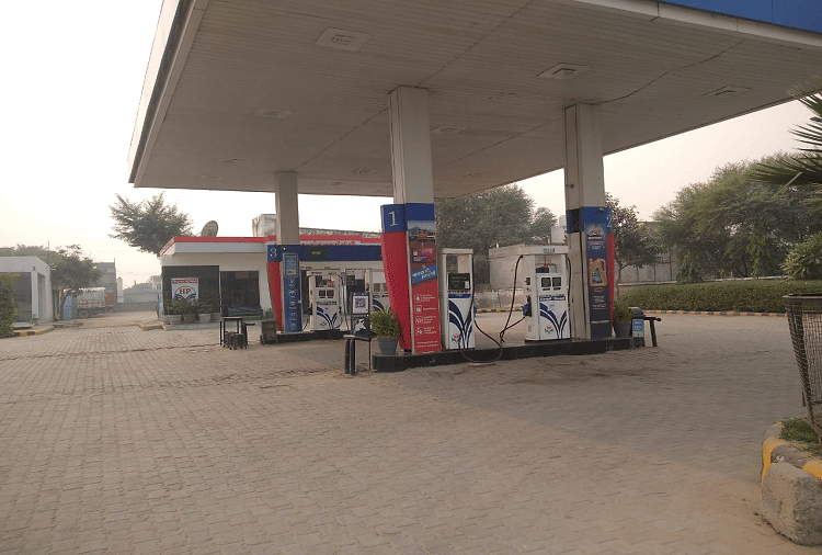 Petrol pump closed from 6 am due to strike in Haryana
