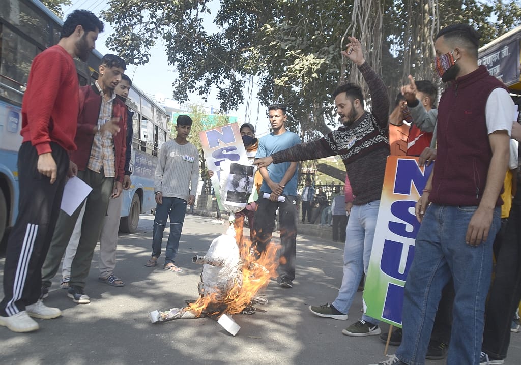 nsui burnt kangna ranaut  effigy