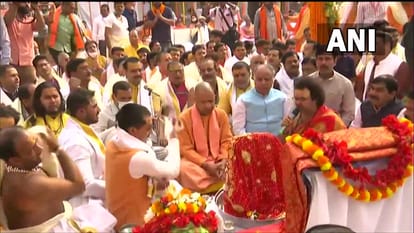 Kashi Vishwanath Dham Five and half lakh devotees visited Maa Annapurna in 45 hours this dhanteras