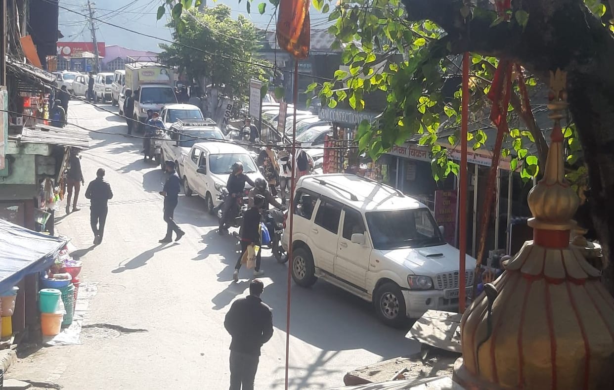 People upset due to jam, vehicles kept crawling for one and a half hours