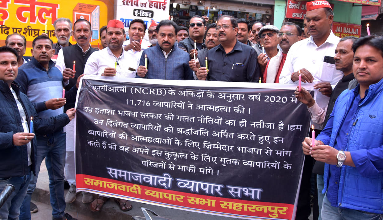 Tribute to 11716 deceased traders by lighting candles