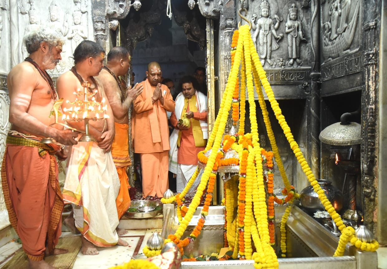 CM yogi adityanath in varanasi visit kashi vishwanath dham corridor said work completed with quality in stipulated time