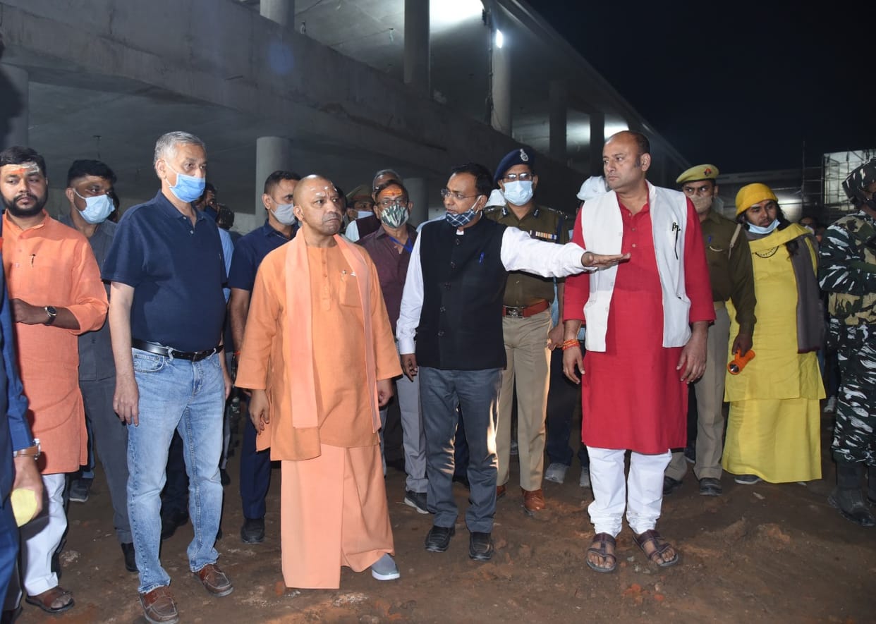 yogi adityanath reached fort of rani of jhansi checked preparations for the pm modi program