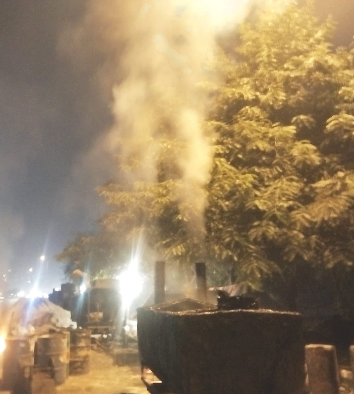 Contractor burnt coal tar at another place, people upset due to toxic fumes