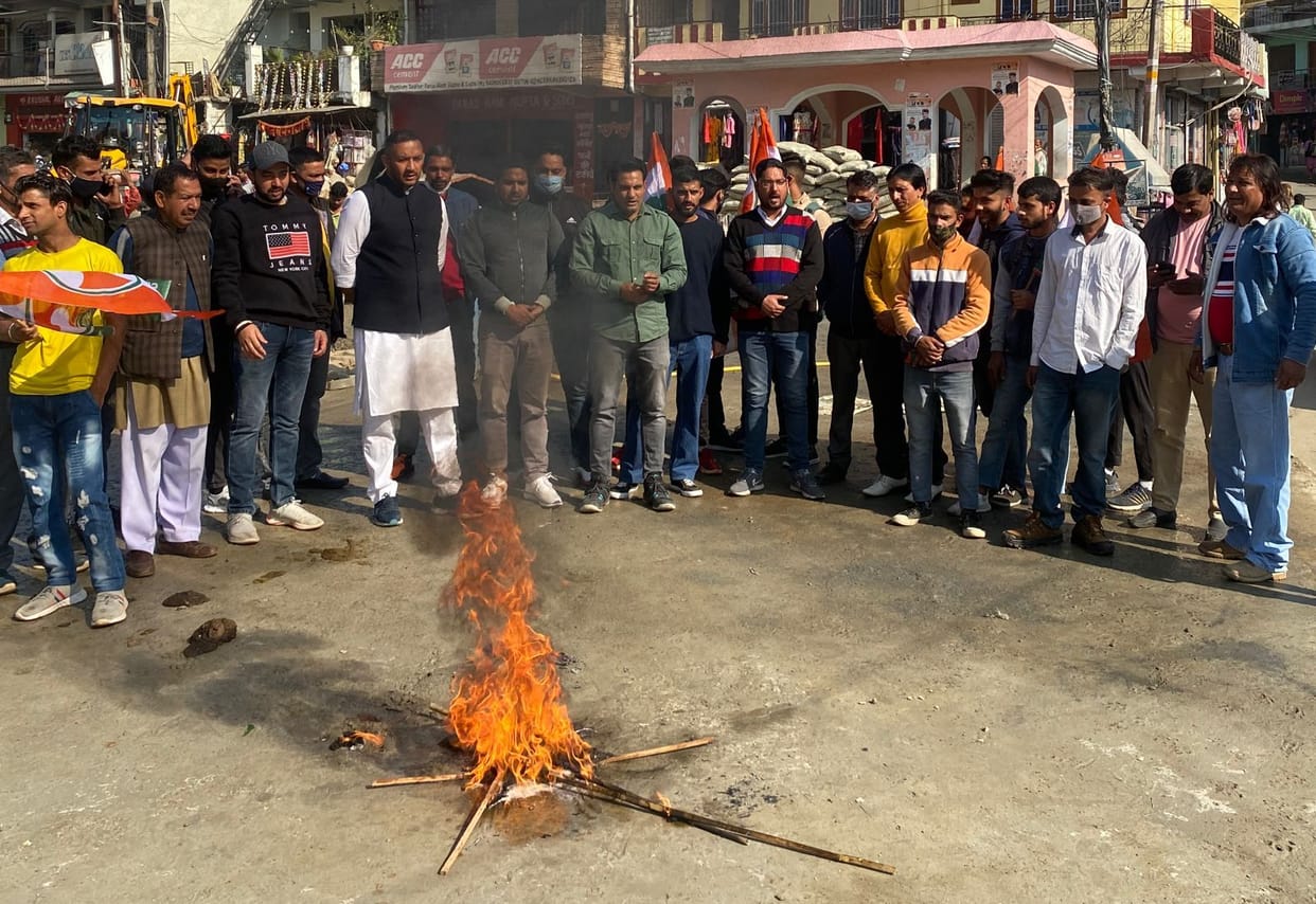 youth congress, protest over ignoring Sarkaghat