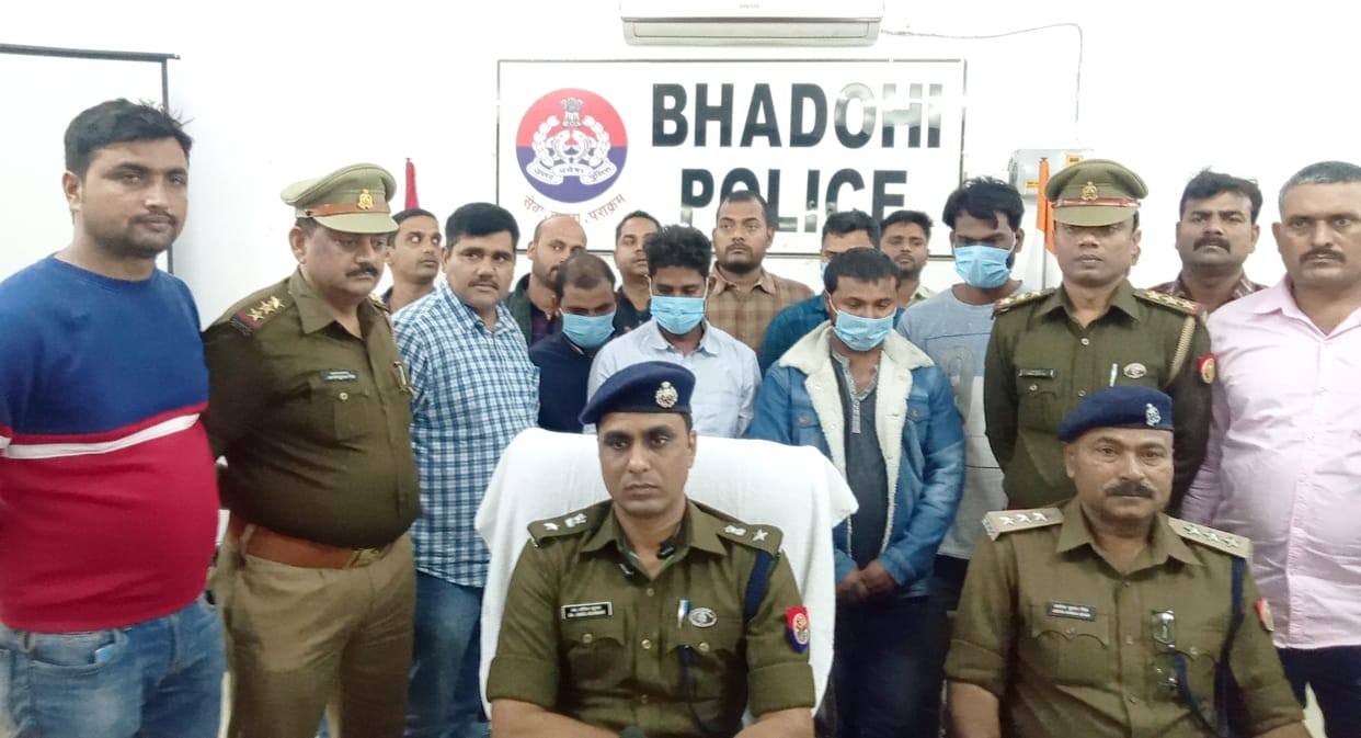Five arrested including gangster for changing ATM card