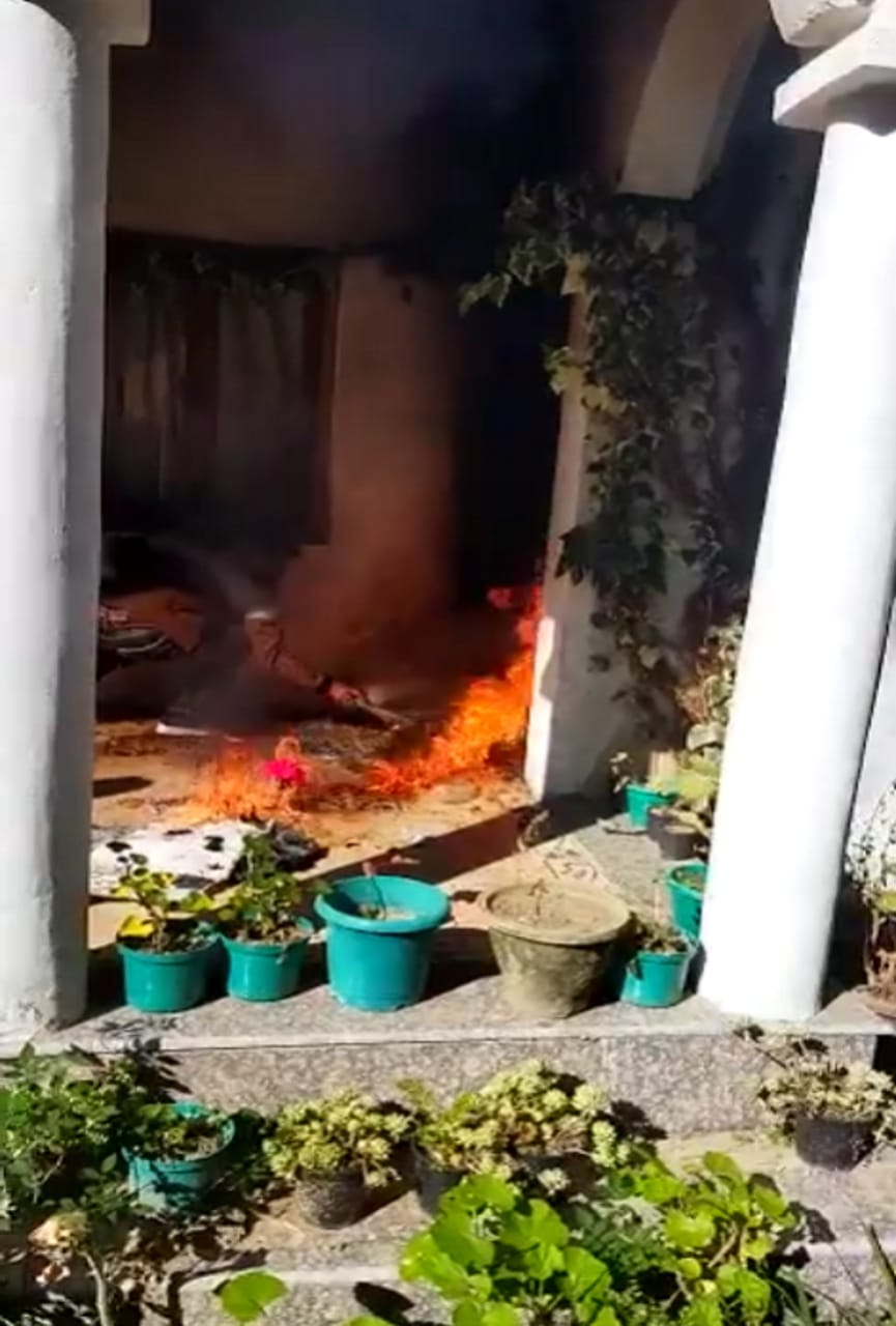 arson and stone pelting at salman khurshid house in nainital