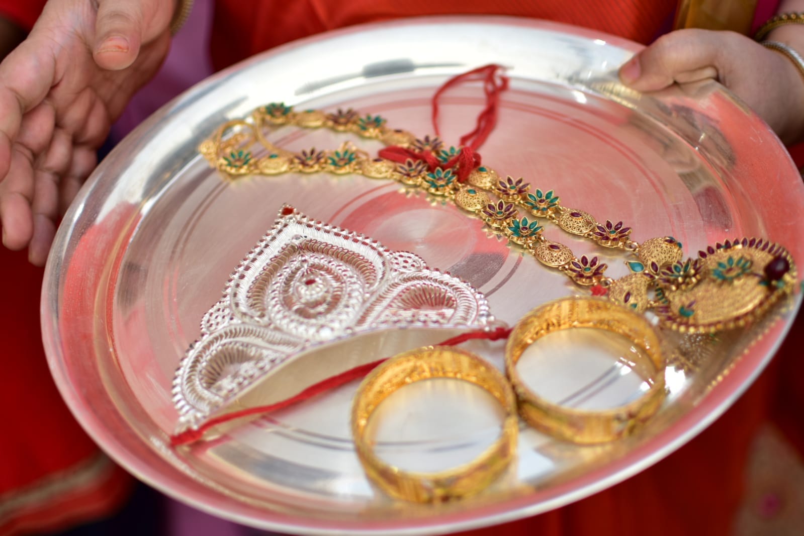 Maa Annapurna idol established in Kashi Vishwanath Dham devotee First offering silver crown  gold necklace and bracelet before pran pratistha