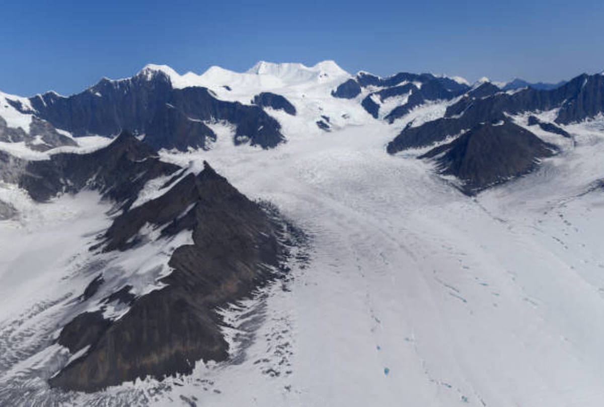 Unique hotel built in Ruth Glacier Alaska at an altitude of 6000 feet above the ground