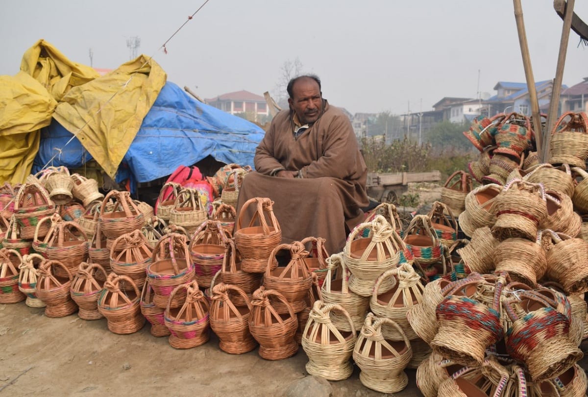 Weather Report Temperature below zero in all districts of Kashmir including Srinagar