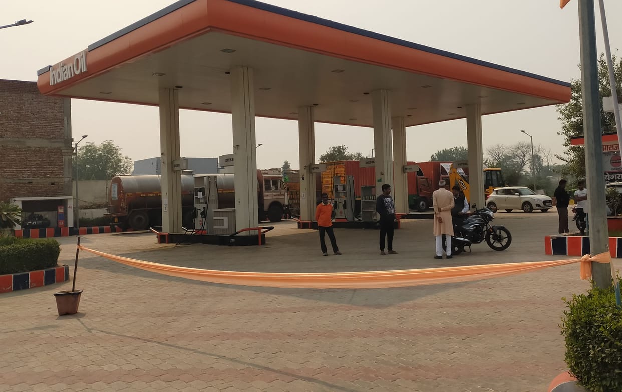 Drivers wandered throughout the day due to the strike of the Petrol Pump Association
