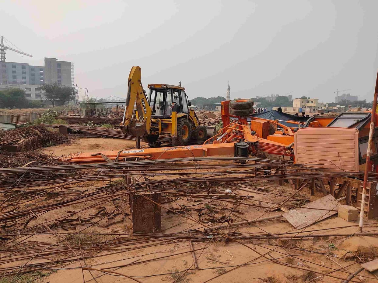 Worker dies due to being pressed down by machine in medical under construction