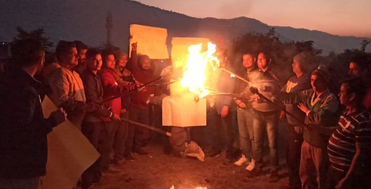 torch procession taken out in protest against municipal corporation