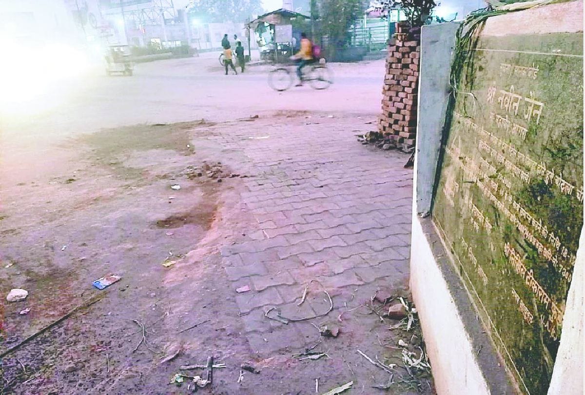 Construction of roads could not start after laid of foundation stone in agra