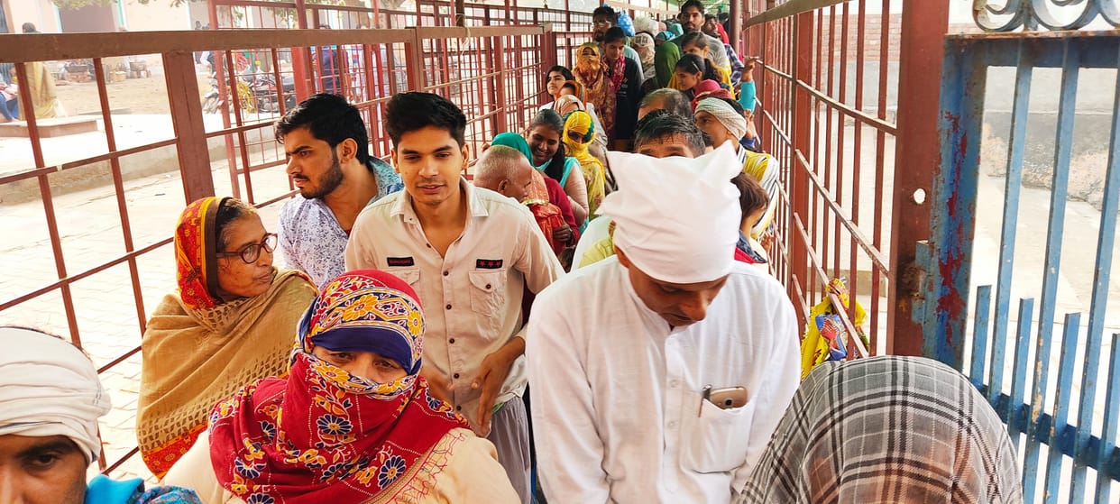 Crowd of devotees gathered in Padana Dham on Dwadashi
