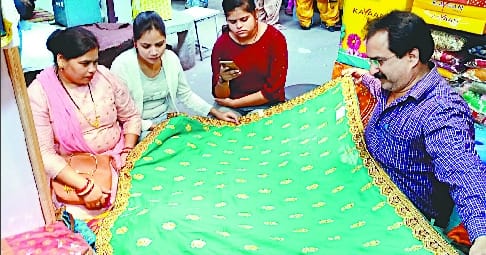 Market buzzing in Sahalag, the faces of businessmen blossomed