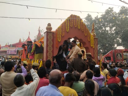 maa annapurna rath yatra reach varanasi Annapurna idol enter on rajat palaki into Kashi Vishwanath Dham
