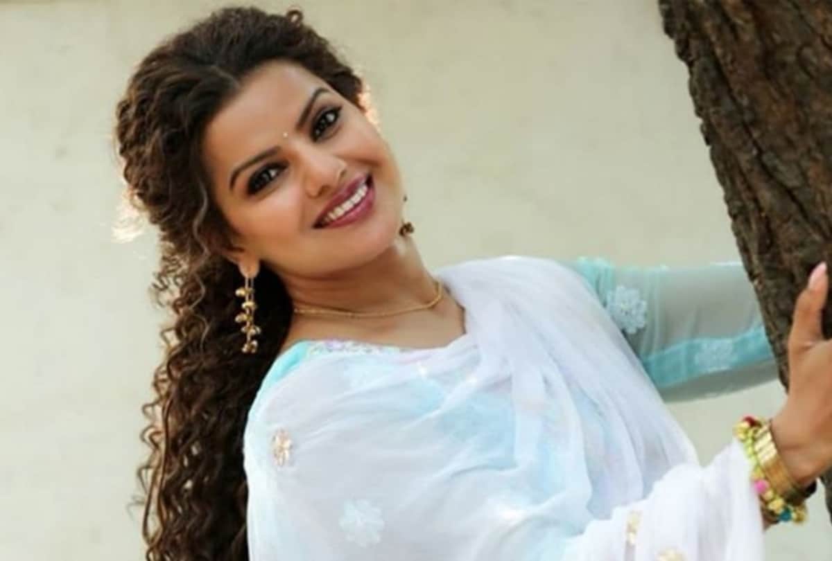 Amrapali Dubey to Anara Gupta these Bhojpuri actresses are unmarried even at age of 30