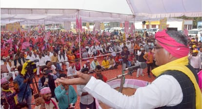 वाराणसी में जनसभा में बोलते सुभासपा के राष्ट्रीय अध्यक्ष ओमप्रकाश राजभर।