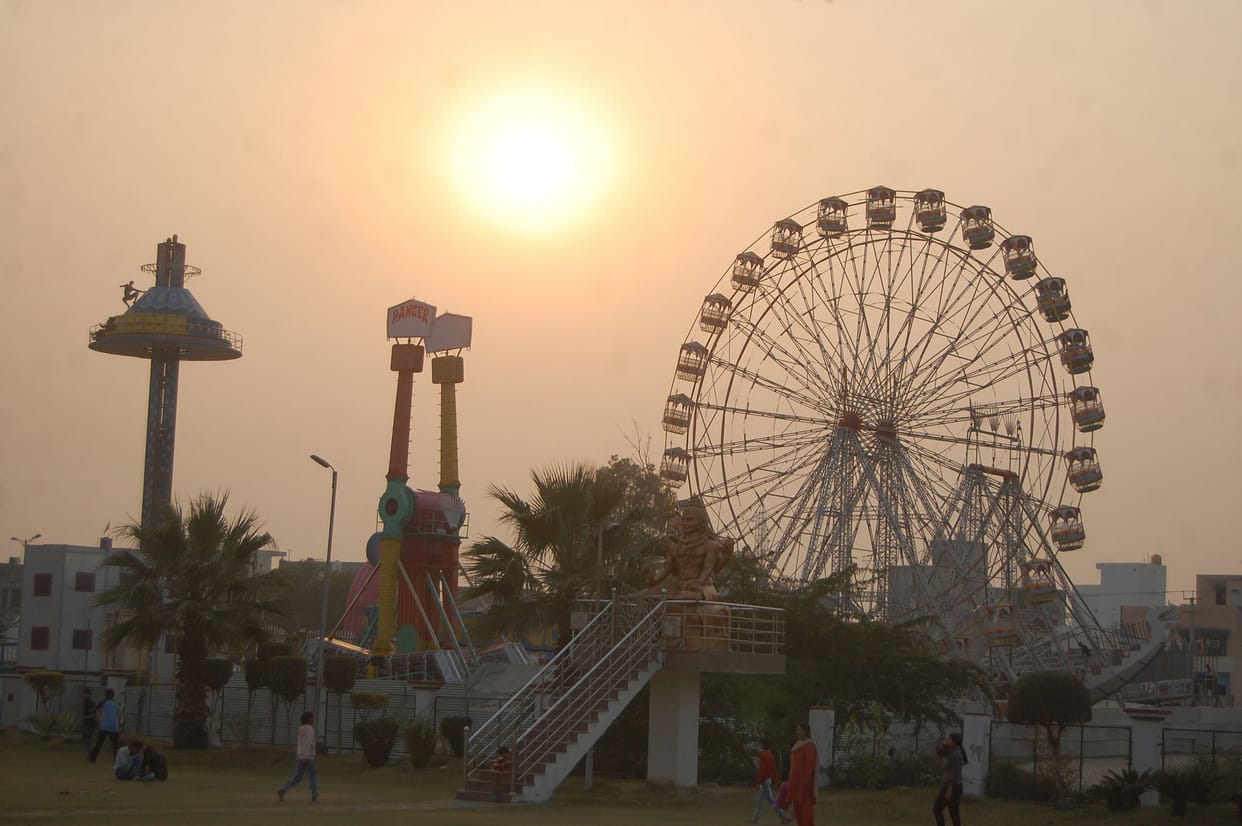 Pollution problem caused by smog, AQI at 261