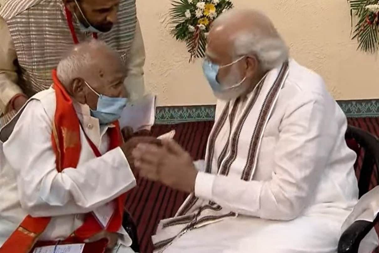 Narendra Modi among tribals: Janjatiya Gaurav Divas in 10 pictures