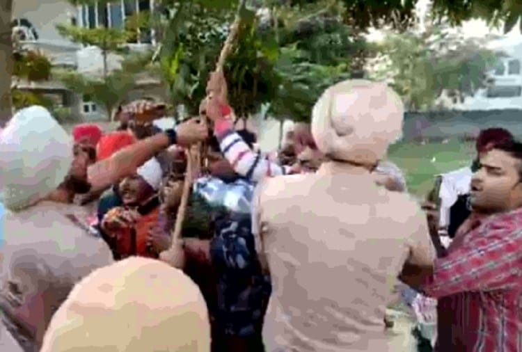 ETT teacher entered Education minister Pargat Singh house by breaking barricade in Jalandhar